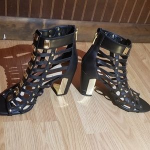Jessica Simpson black and gold heels
